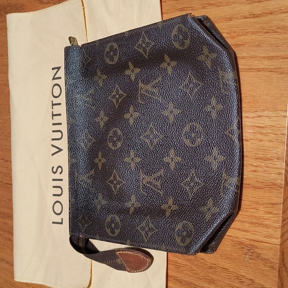 Authentic Louis Vuitton Monogram Poche Toilette 19 M47544 Cosmetics Pouch - Picture 2 of 16
